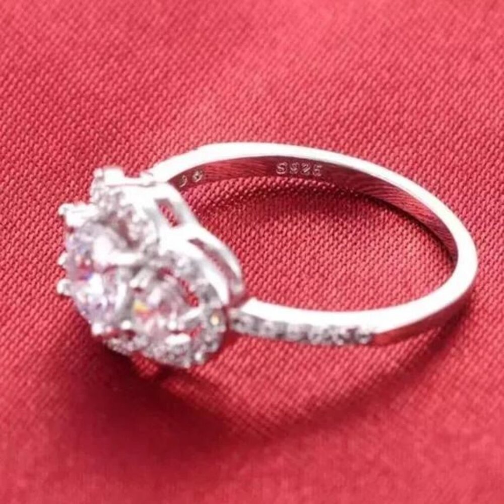 NEW 925 STERLING SILVER THREE STONES RING, CUTE RING, SHINY RING. - Picture 3 of 6